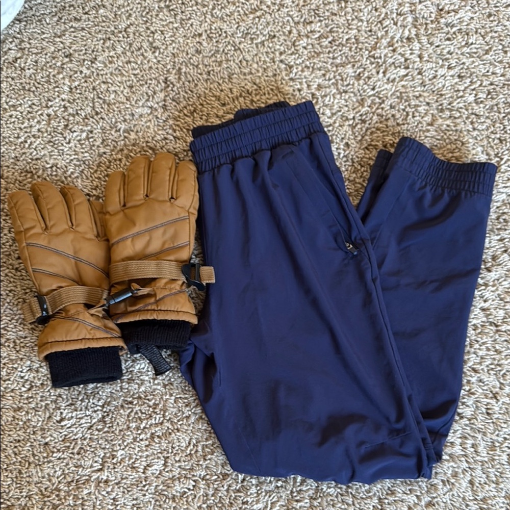 All in Motion Navy Pants and Brown Gloves Set